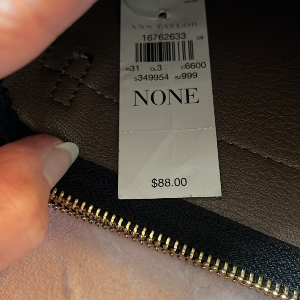 Ann Taylor Mini iPad bag   Wrap gift in this !  genuine leather  black/gold NWT - Picture 14 of 15